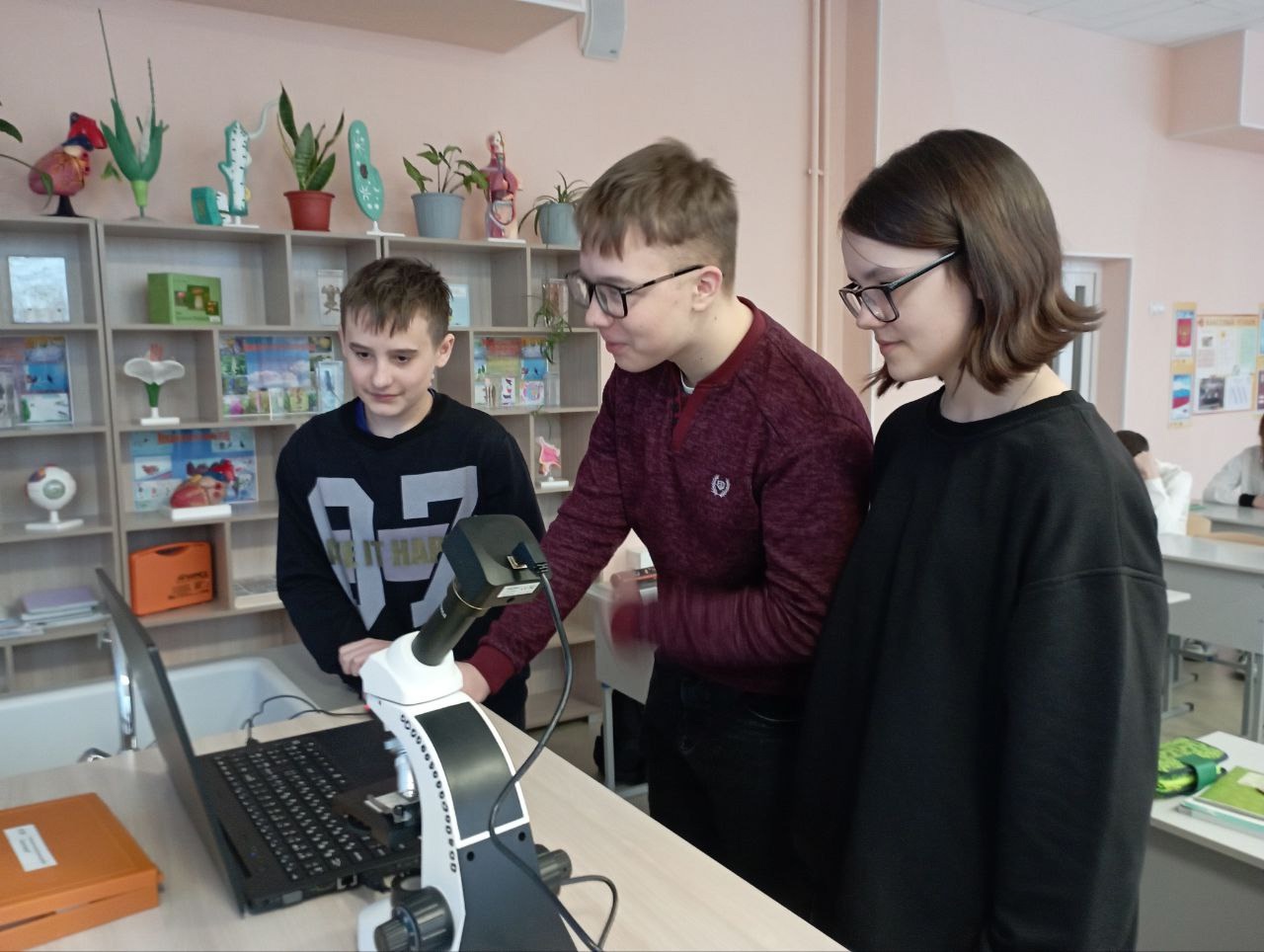 Учимся работать с видеокамерой. Учимся работать с видеокамерой.